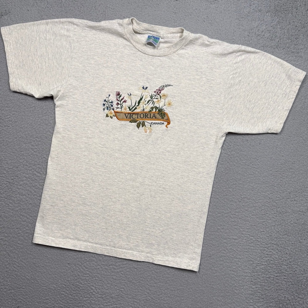 Vintage Victoria Canada‎ floral embroidered T-shirt
